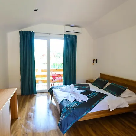 Lodge Turisticko Naselje- Japodski Otoci Racic