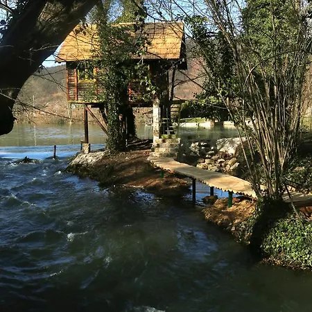 Turisticko Naselje- Japodski Otoci Lodge Racic