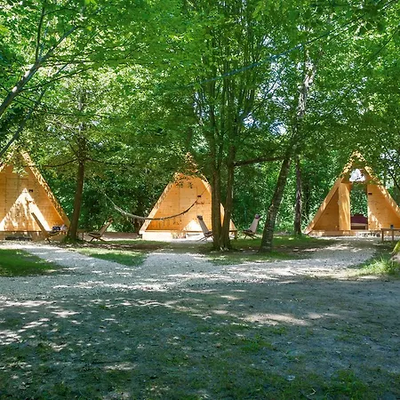 Turisticko Naselje- Japodski Otoci Lodge Racic