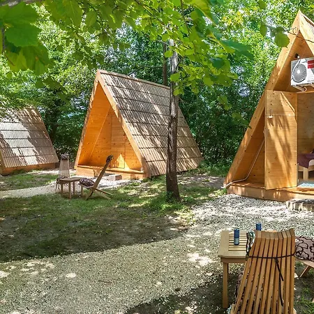 Turisticko Naselje- Japodski Otoci * Racic