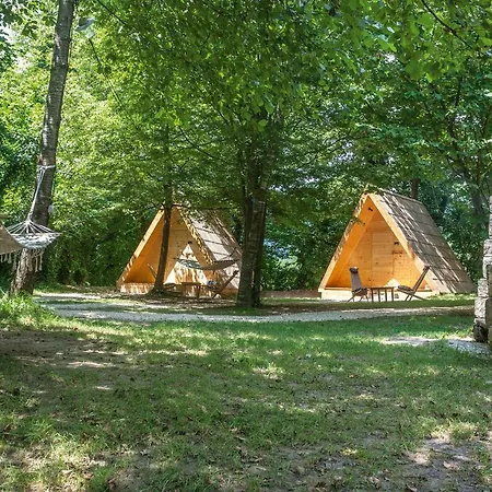 Turisticko Naselje- Japodski Otoci