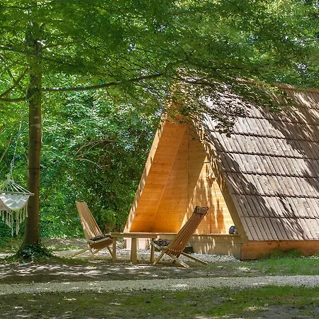 Turisticko Naselje- Japodski Otoci Racic