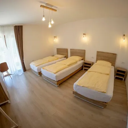 Japodski Otoci بيت خشبي Racic